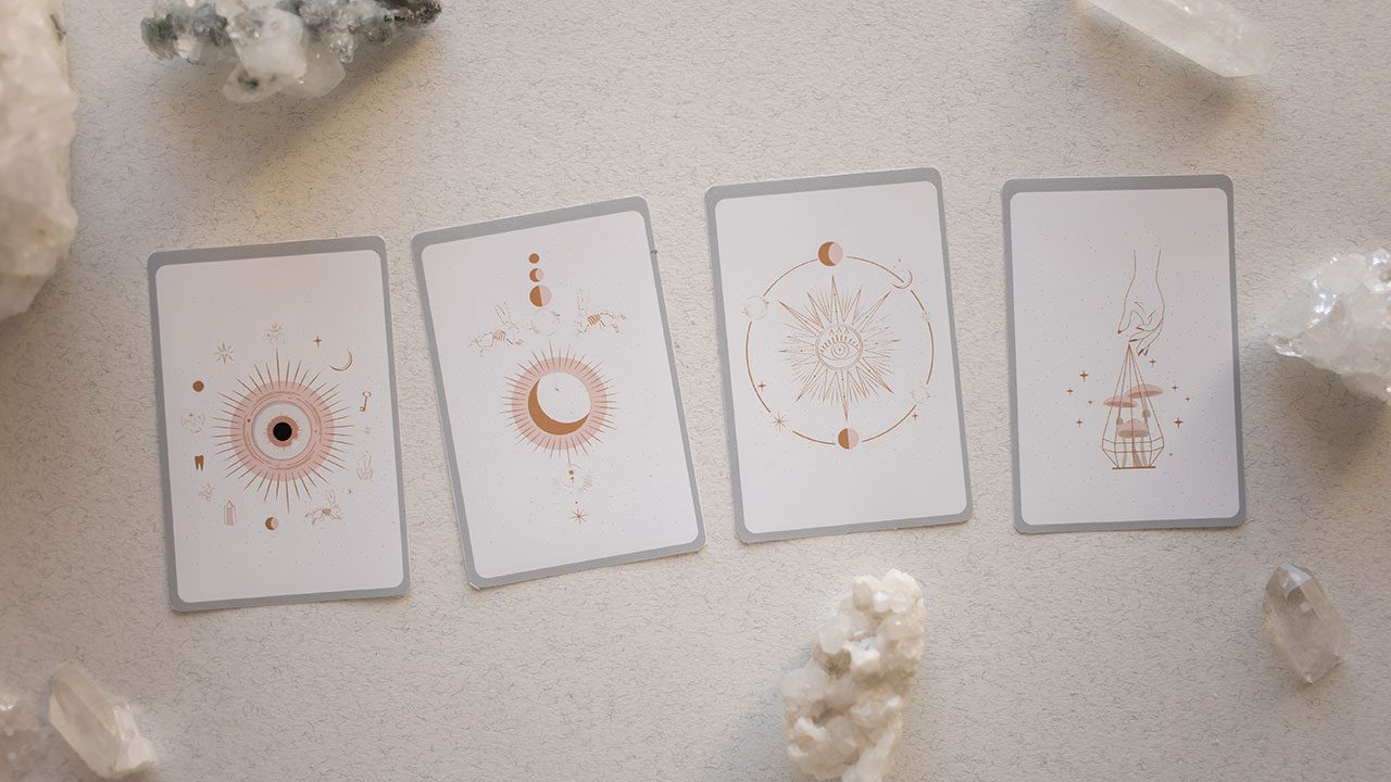 Are tarot cards the same as oracle cards?