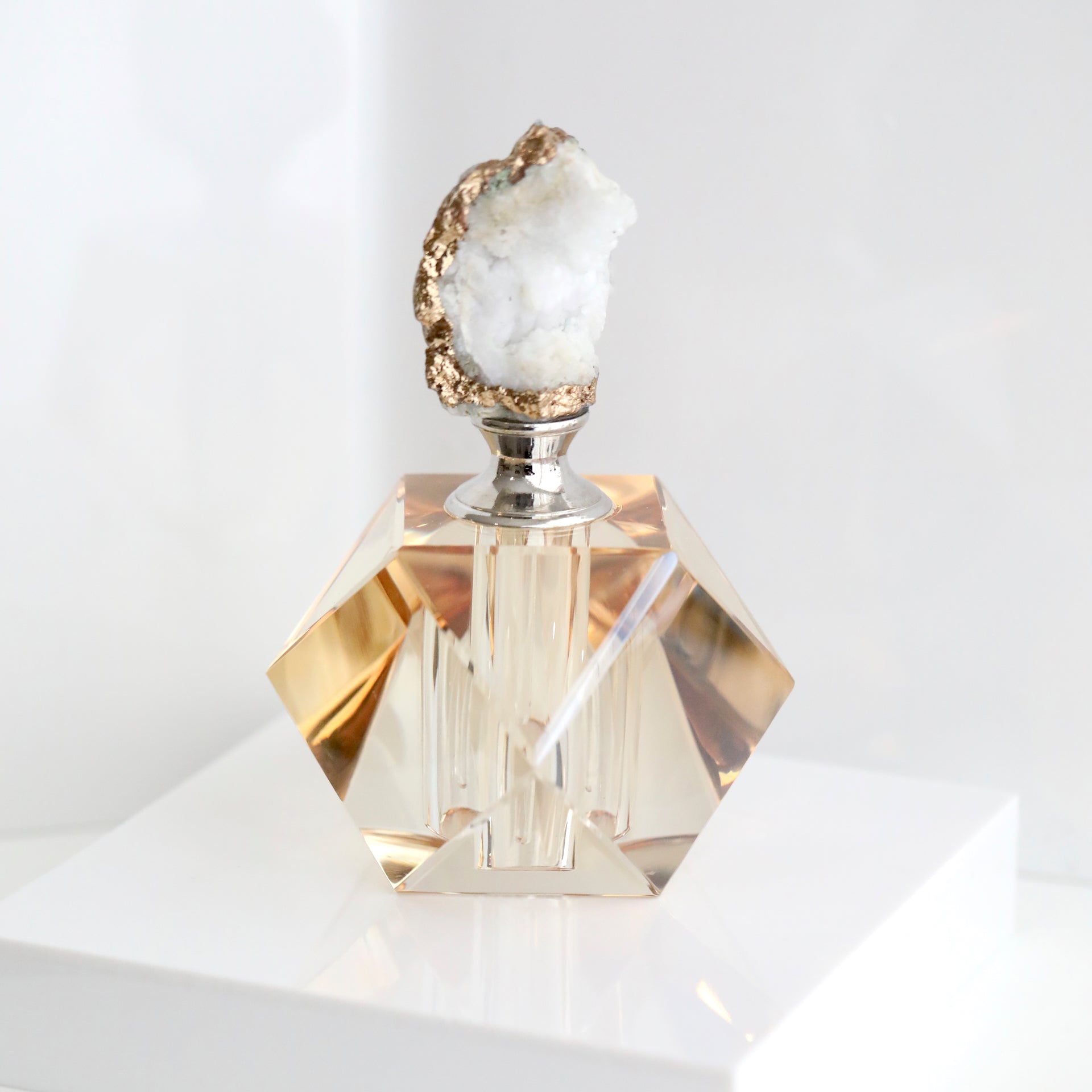 CRYSTAL BOTTLE - WHITE AGATE