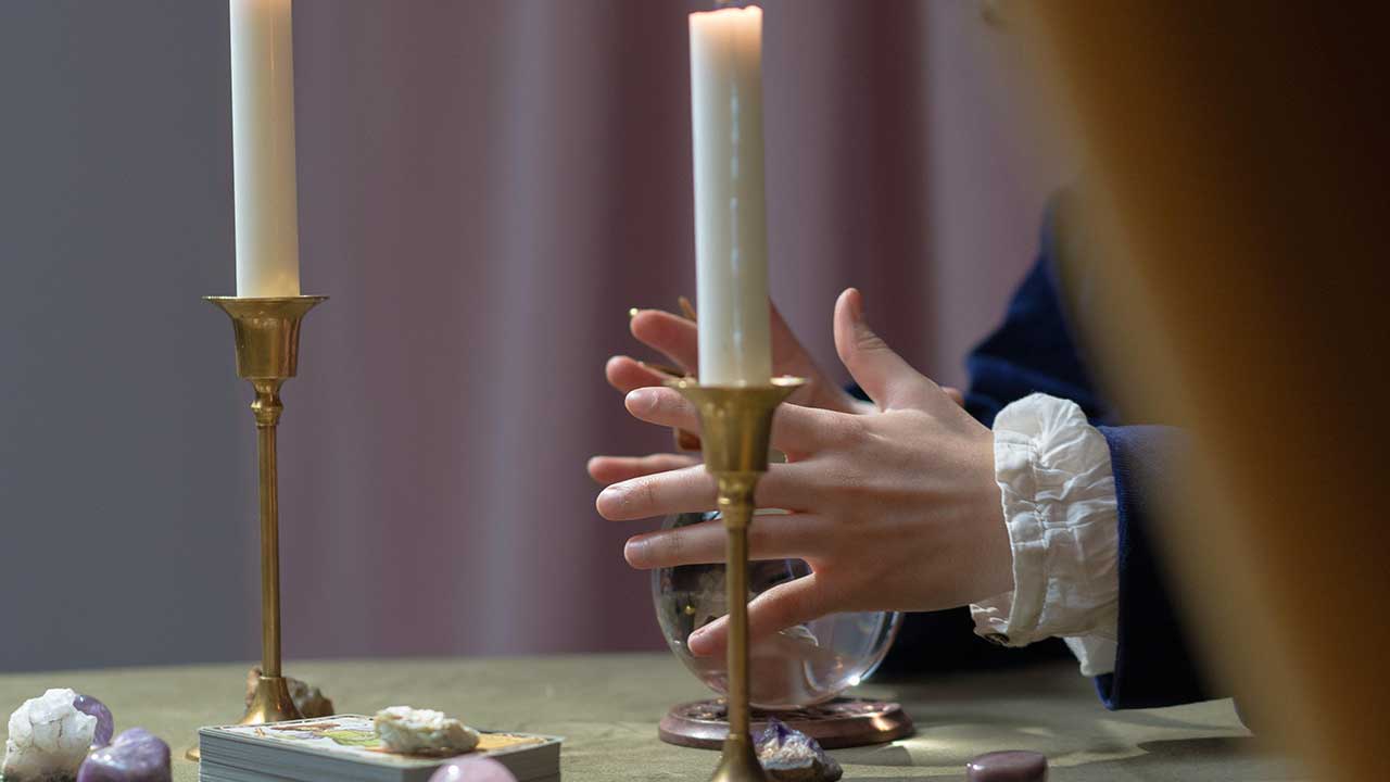 Knowing the Right Timing for a Tarot Reading